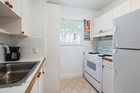 Condo in Miami Beach, Florida, 1 bedroom № 2281489 - photo 5