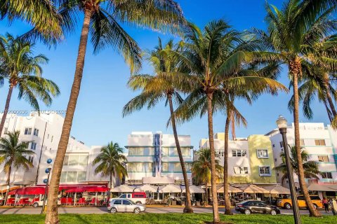 Condo in Miami Beach, Florida, 1 bedroom № 2281489 - photo 14
