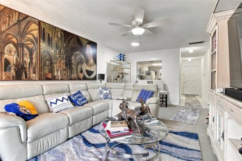 Condo in Tampa, Florida, 2 bedrooms  № 2383357 - photo 15