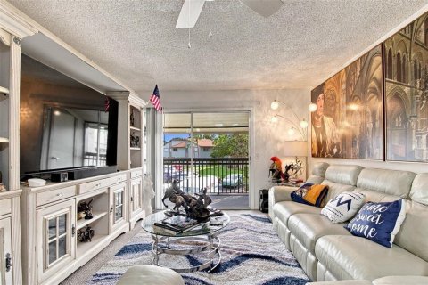 Condo in Tampa, Florida, 2 bedrooms  № 2383357 - photo 17