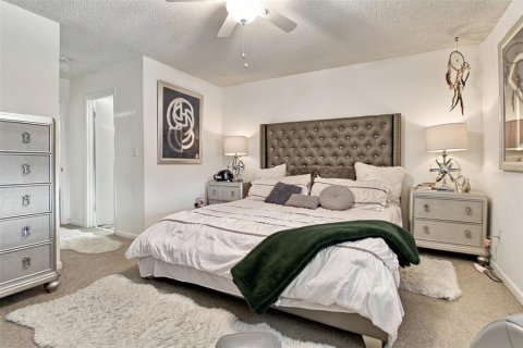 Condo in Tampa, Florida, 2 bedrooms  № 2383357 - photo 20