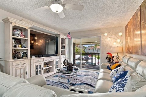 Condo in Tampa, Florida, 2 bedrooms  № 2383357 - photo 18