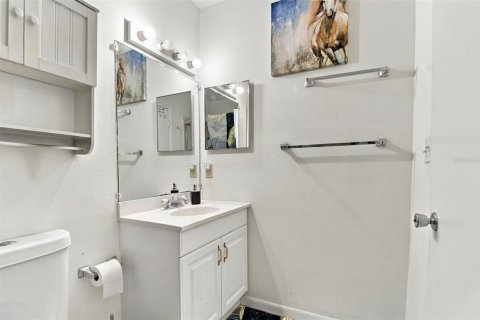 Condo in Tampa, Florida, 2 bedrooms  № 2383357 - photo 21