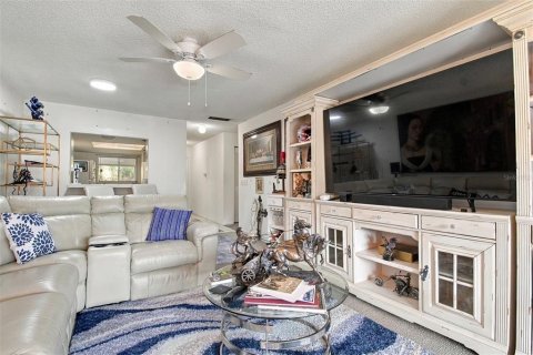 Condo in Tampa, Florida, 2 bedrooms  № 2383357 - photo 16