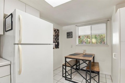 Condo in Tampa, Florida, 2 bedrooms  № 2383357 - photo 14