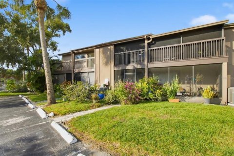 Condo in Tampa, Florida, 2 bedrooms  № 2383357 - photo 2