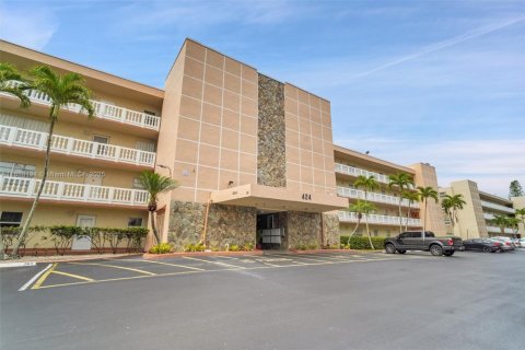 Condominio en venta en Dania Beach, Florida, 2 dormitorios, 106.28 m2 № 1775235 - foto 1