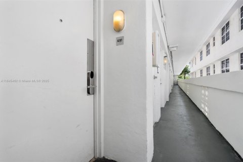 Condo in Miami Beach, Florida № 1960731 - photo 19