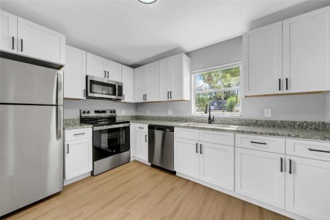 House in Tampa, Florida 3 bedrooms, 111.48 sq.m. № 1744437 - photo 9
