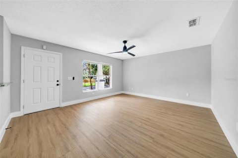 House in Tampa, Florida 3 bedrooms, 111.48 sq.m. № 1744437 - photo 4