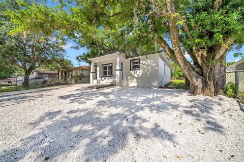 House in Tampa, Florida 3 bedrooms, 111.48 sq.m. № 1744437 - photo 3