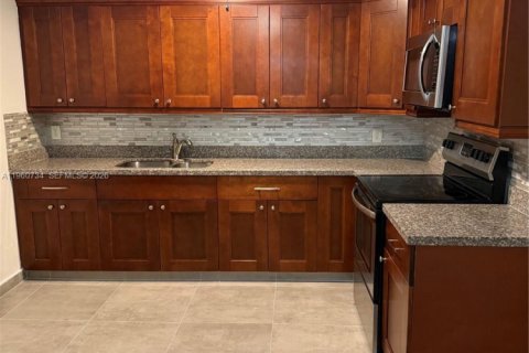 Villa ou maison à louer à West Palm Beach, Floride: 3 chambres, 275.73 m2 № 2023514 - photo 2