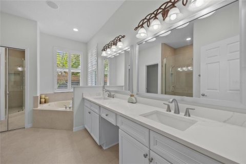 House in Windermere, Florida 4 bedrooms, 199.28 sq.m. № 1813256 - photo 3