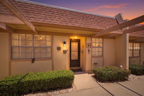 Condominio en Port Richey, Florida, 2 dormitorios № 2212350