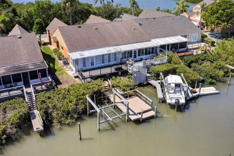 House in Seminole, Florida 2 bedrooms, 111.95 sq.m. № 2094145 - photo 3