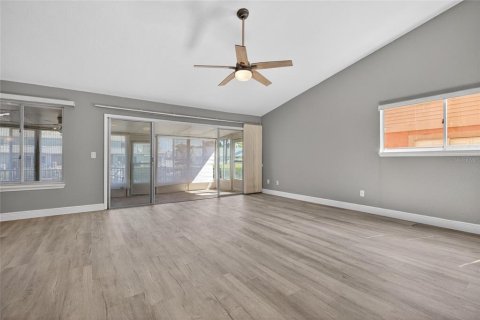 House in Seminole, Florida 2 bedrooms, 111.95 sq.m. № 2094145 - photo 22