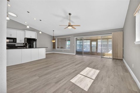 House in Seminole, Florida 2 bedrooms, 111.95 sq.m. № 2094145 - photo 10