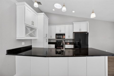 House in Seminole, Florida 2 bedrooms, 111.95 sq.m. № 2094145 - photo 16