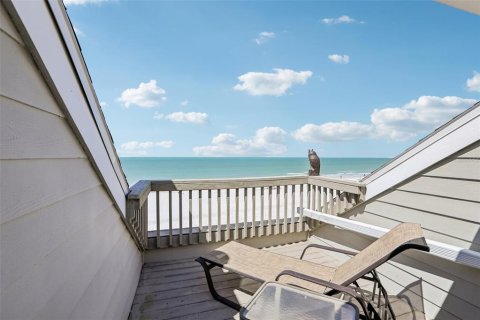 Townhouse in Indian Shores, Florida 2 bedrooms, 107.95 sq.m. № 2204528 - photo 30