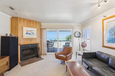Townhouse in Indian Shores, Florida 2 bedrooms, 107.95 sq.m. № 2204528 - photo 19
