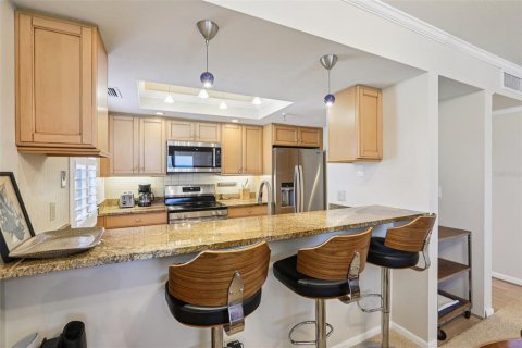 Townhouse in Indian Shores, Florida 2 bedrooms, 107.95 sq.m. № 2204528 - photo 9