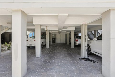 Townhouse in Indian Shores, Florida 2 bedrooms, 107.95 sq.m. № 2204528 - photo 6