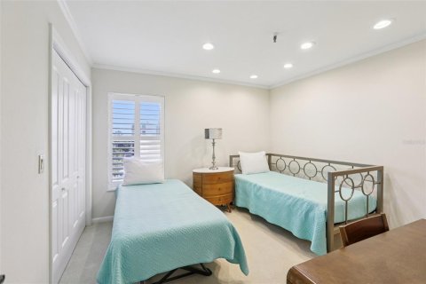 Townhouse in Indian Shores, Florida 2 bedrooms, 107.95 sq.m. № 2204528 - photo 25