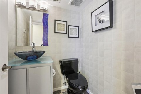 Townhouse in Indian Shores, Florida 2 bedrooms, 107.95 sq.m. № 2204528 - photo 20