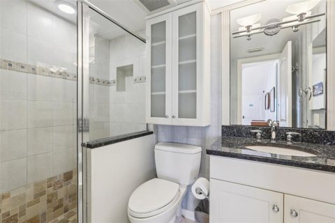 Townhouse in Indian Shores, Florida 2 bedrooms, 107.95 sq.m. № 2204528 - photo 24
