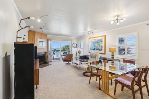 Townhouse in Indian Shores, Florida 2 bedrooms, 107.95 sq.m. № 2204528 - photo 15