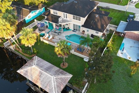 Casa en venta en Crystal River, Florida, 3 dormitorios, 275.92 m2 № 2312756 - foto 4