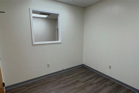 Immobilier commercial à louer à Sanford, Floride: 50.82 m2 № 2127884 - photo 4