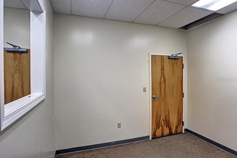 Immobilier commercial à louer à Sanford, Floride: 50.82 m2 № 2127884 - photo 7