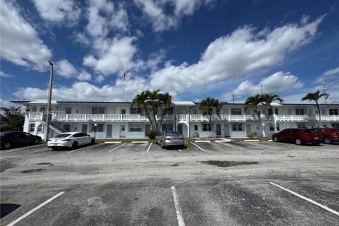 Кондоминиум с 1 спальней в Майами-Гарденс, Флорида № 2049710