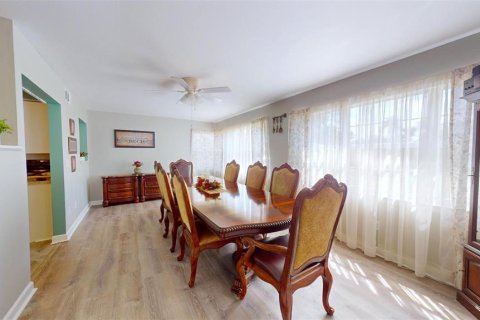 Купить виллу или дом в Порт-Шарлотт, Флорида 13 комнат, 154.96м2, № 1662602 - фото 12