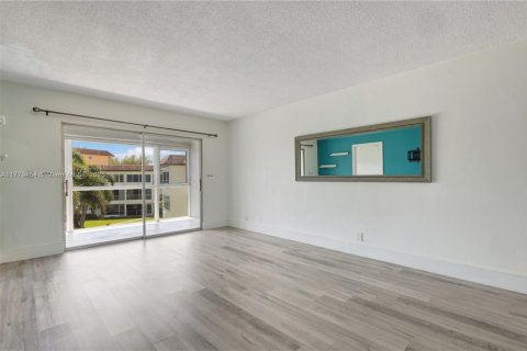Condominio en venta en Deerfield Beach, Florida, 2 dormitorios, 92.9 m2 № 1985631 - foto 4