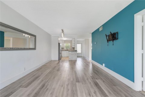 Condominio en venta en Deerfield Beach, Florida, 2 dormitorios, 92.9 m2 № 1985631 - foto 2