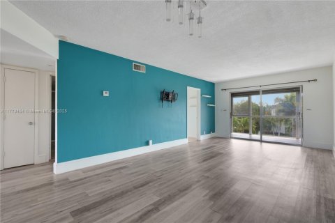 Condominio en venta en Deerfield Beach, Florida, 2 dormitorios, 92.9 m2 № 1985631 - foto 3