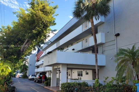 Condo in North Miami Beach, Florida, 1 bedroom  № 1936261 - photo 18