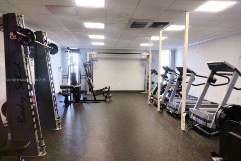 Condo in North Miami Beach, Florida, 1 bedroom  № 1936261 - photo 24