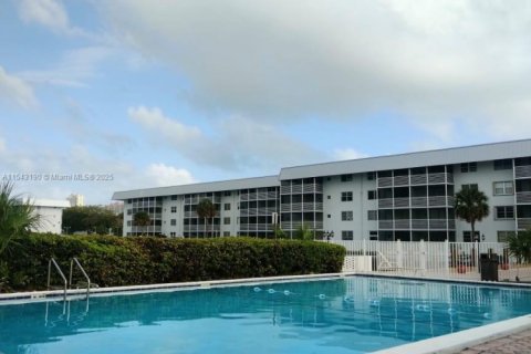Condo in North Miami Beach, Florida, 1 bedroom  № 1936261 - photo 22