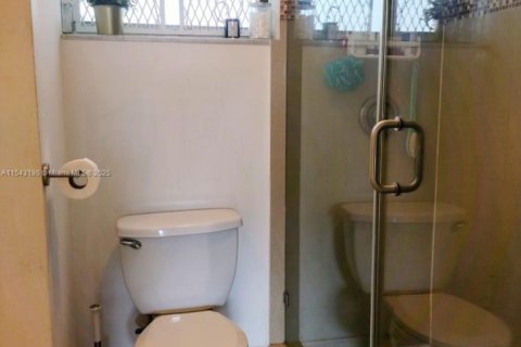 Condo in North Miami Beach, Florida, 1 bedroom  № 1936261 - photo 16