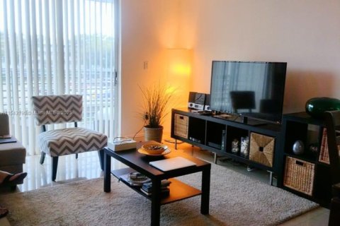 Condo in North Miami Beach, Florida, 1 bedroom  № 1936261 - photo 4