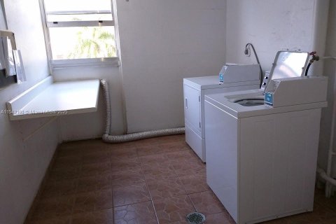 Condo in North Miami Beach, Florida, 1 bedroom  № 1936261 - photo 26