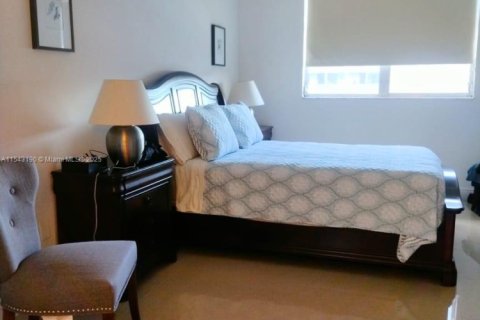 Condo in North Miami Beach, Florida, 1 bedroom  № 1936261 - photo 12
