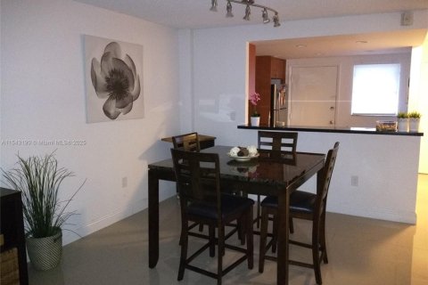 Condo in North Miami Beach, Florida, 1 bedroom  № 1936261 - photo 6