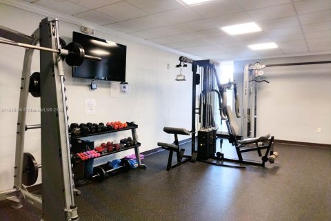 Condo in North Miami Beach, Florida, 1 bedroom  № 1936261 - photo 25