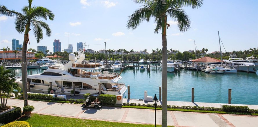 Condo à Miami Beach, Floride, 3 chambres  № 1943675
