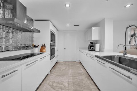 Condo in Sunny Isles Beach, Florida, 4 bedrooms № 2032477 - photo 10