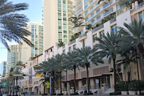 Condo in Sunny Isles Beach, Florida, 4 bedrooms № 2032477 - photo 20